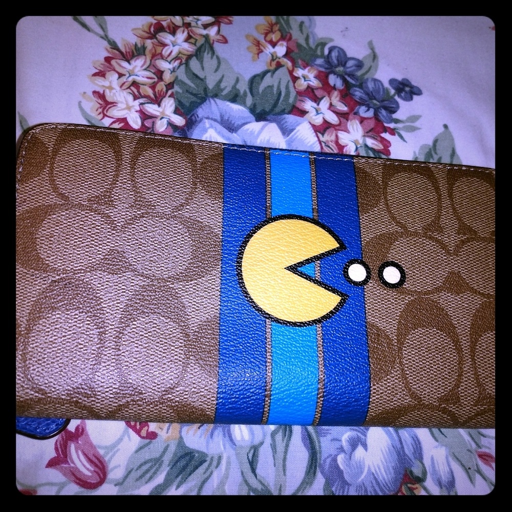 COACH Zip-around Ladies Wallet